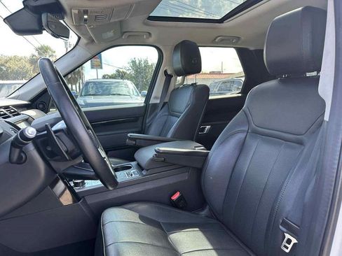 Used 2018 Land Rover Discovery SE image 16