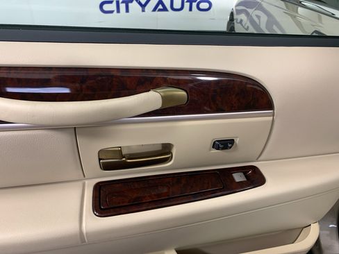 Used 2009 Lincoln Town Car Signature L image 28