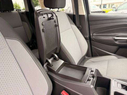 Used 2017 Ford Escape SE AWD/4WD image 38