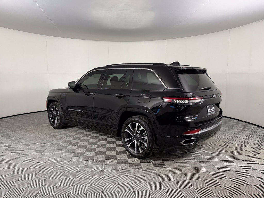 Used 2024 Jeep Grand Cherokee Overland w/ Luxury Tech Group IV AWD/4WD image 11