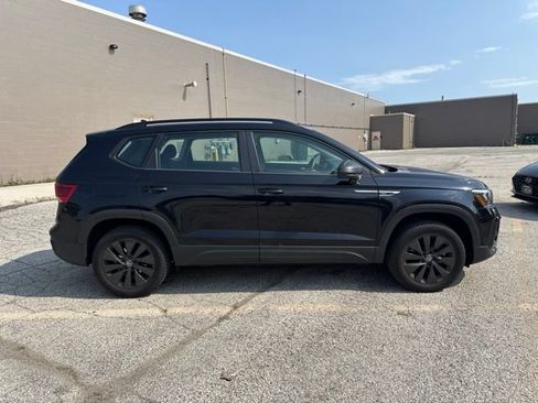 Used 2023 Volkswagen Taos S FWD image 2