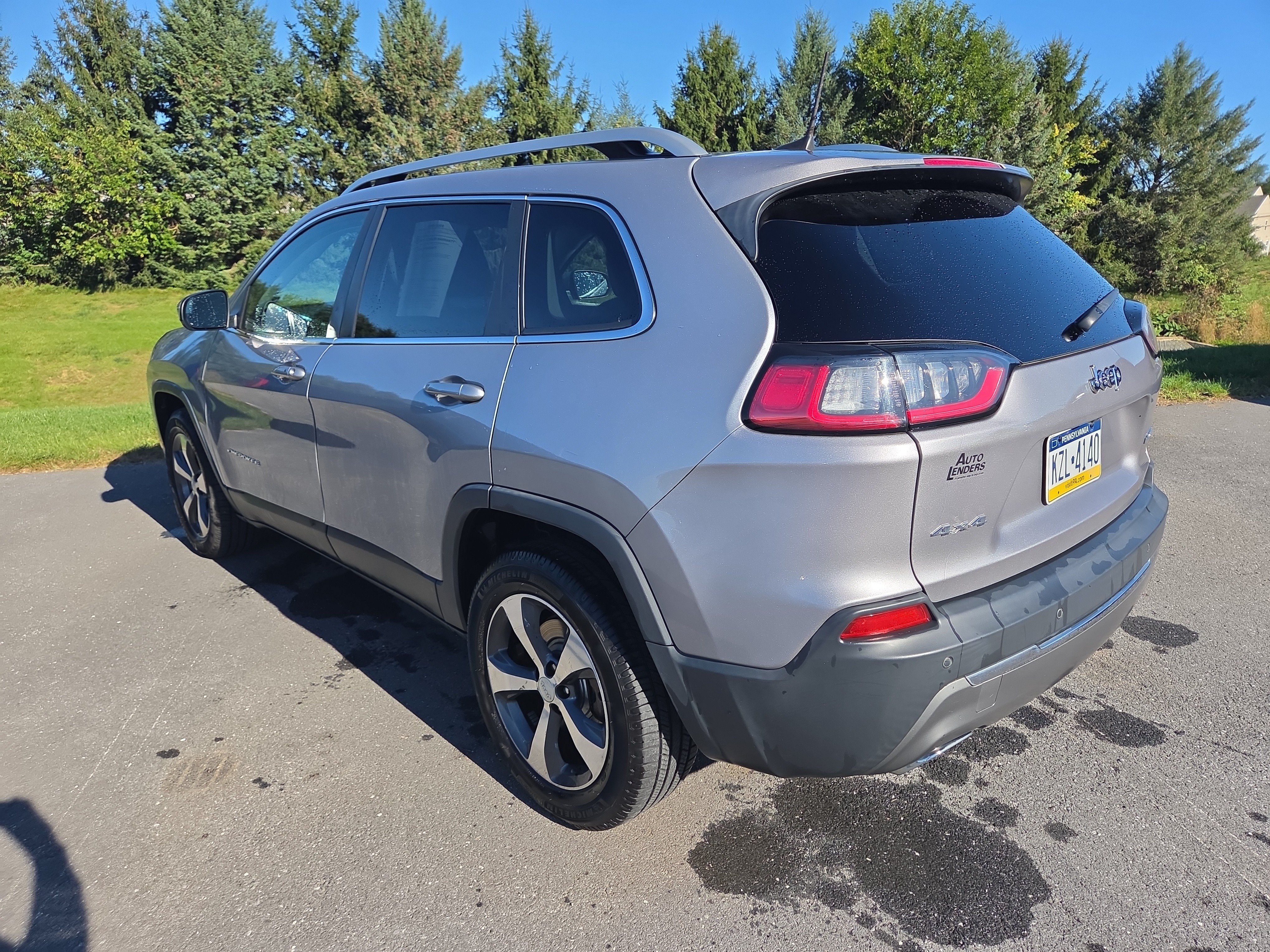 Used 2019 Jeep Cherokee Limited AWD/4WD image 12