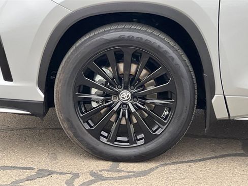 Certified 2024 Toyota Highlander XSE image 27