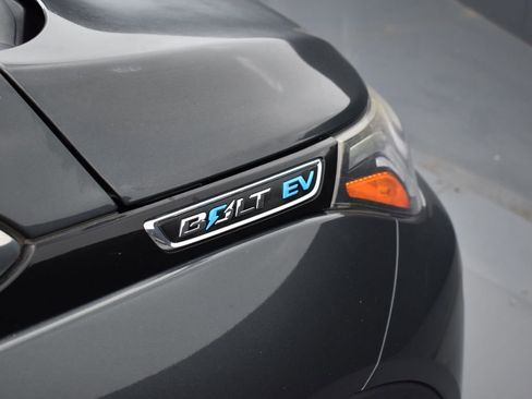 Used 2017 Chevrolet Bolt Premier w/ Driver Confidence II Package image 28