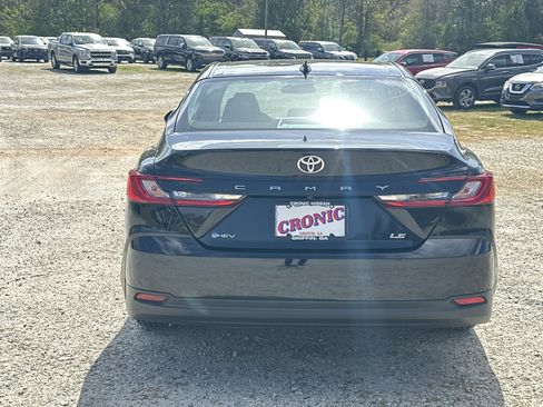 Used 2025 Toyota Camry LE image 6