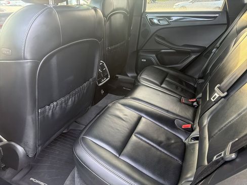 Used 2018 Porsche Macan Sport Edition image 19