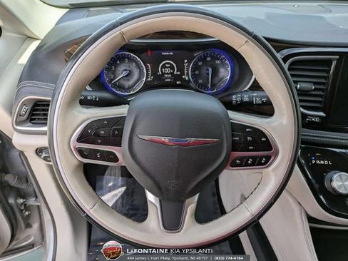 Used 2021 Chrysler Pacifica Limited AWD/4WD image 16