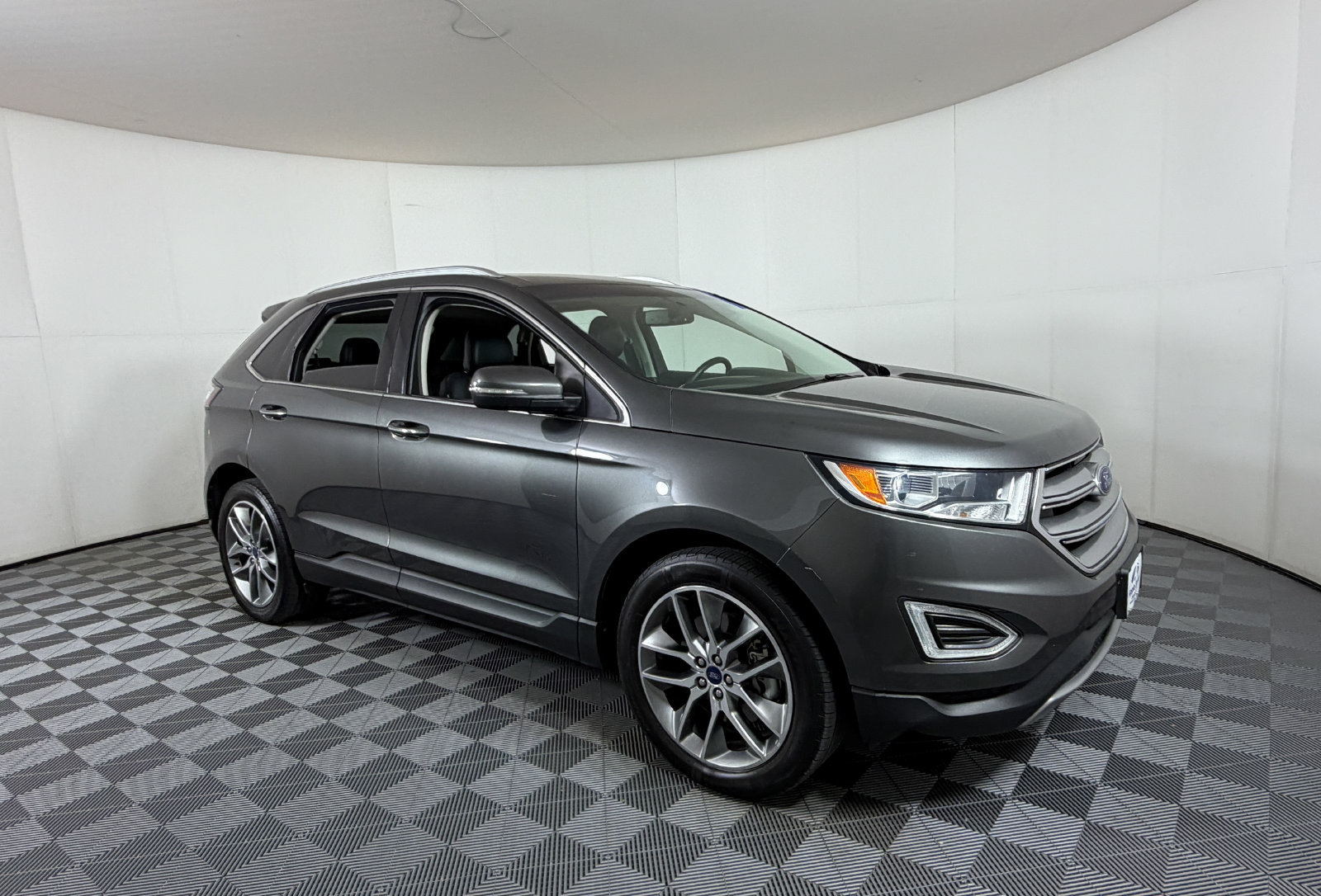 Used 2016 Ford Edge Titanium w/ Technology Package FWD image 1