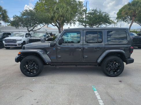 Used 2025 Jeep Wrangler Unlimited Sahara w/ Safety Group AWD/4WD image 9