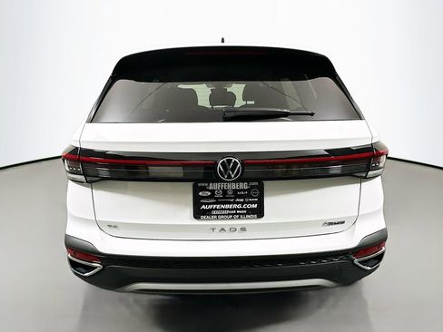 New 2026 Volkswagen Taos SE image 18