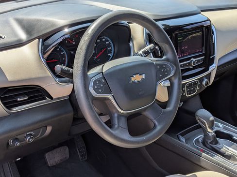 Used 2022 Chevrolet Traverse LS FWD image 14
