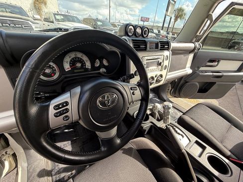 Used 2014 Toyota FJ Cruiser 4WD image 30