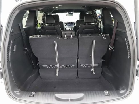 New 2026 Chrysler Pacifica Select image 8