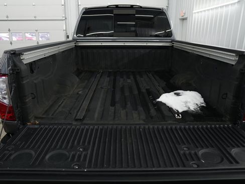 Used 2018 Nissan Titan SL w/ Midnight Edition image 14