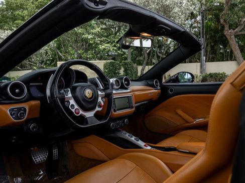 Used 2015 Ferrari California T RWD image 15