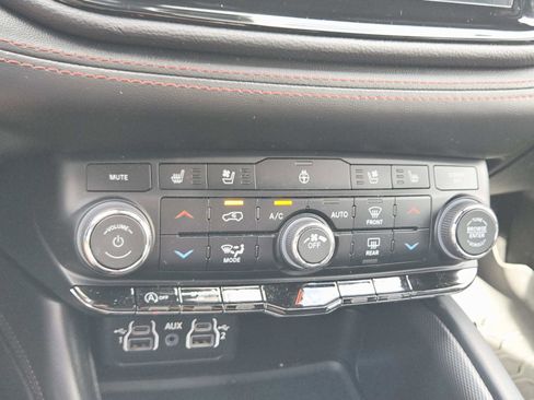 Used 2023 Dodge Durango GT image 33