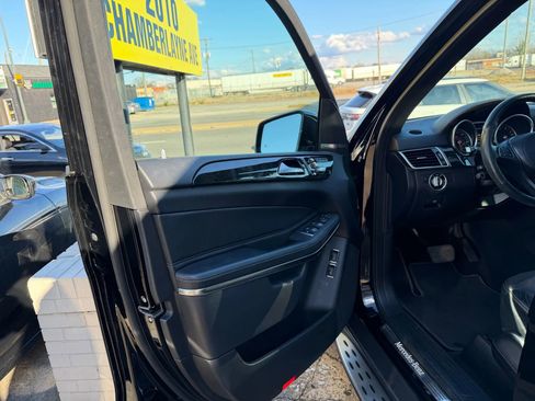 Used 2017 Mercedes-Benz GLS 550 4MATIC w/ Driver Assistance Package image 22