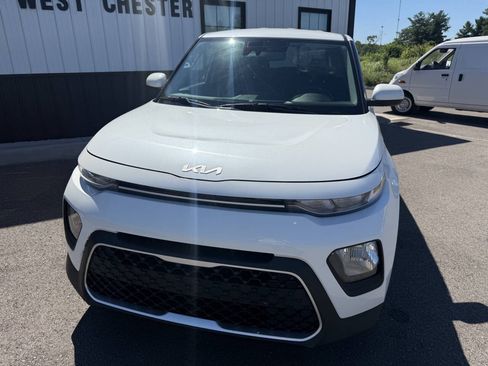 Used 2022 Kia Soul LX w/ Technology Package FWD image 2