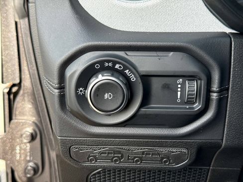 New 2025 Jeep Wrangler Sahara w/ Technology Group AWD/4WD image 30
