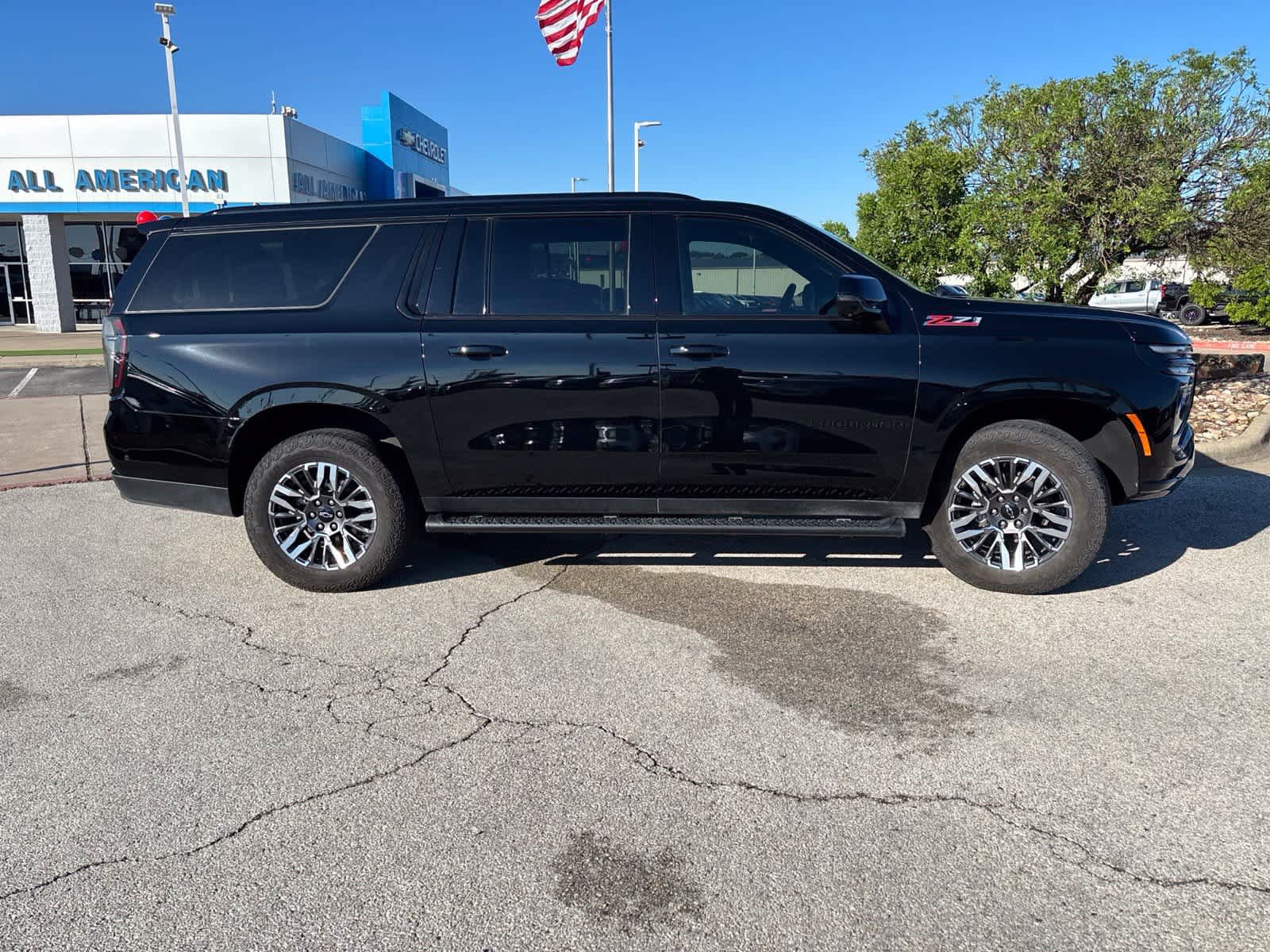 Used 2025 Chevrolet Suburban Z71 w/ Comfort Package AWD/4WD image 4