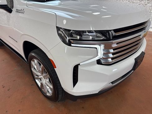 Used 2022 Chevrolet Suburban High Country image 9