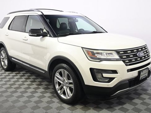 Used 2016 Ford Explorer XLT w/ Equipment Group 202A AWD/4WD image 7