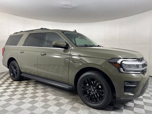 Used 2024 Ford Expedition Max XLT image 12