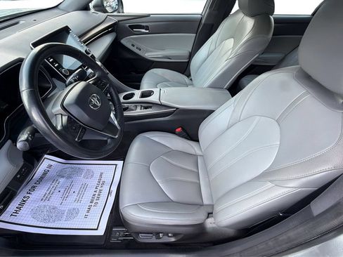 Used 2019 Toyota Avalon XLE w/ Moonroof Package FWD image 9