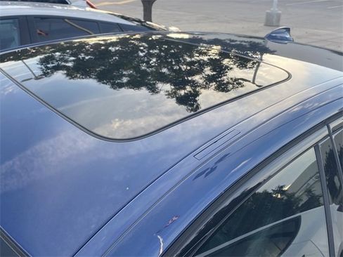 Used 2021 BMW 530e w/ M Sport Package image 12