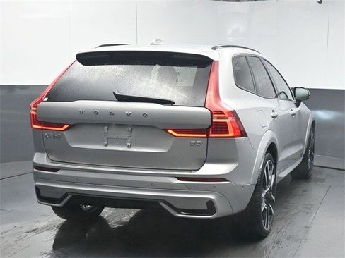 Used 2023 Volvo XC60 B5 Ultimate w/ Protection Package Premier image 7