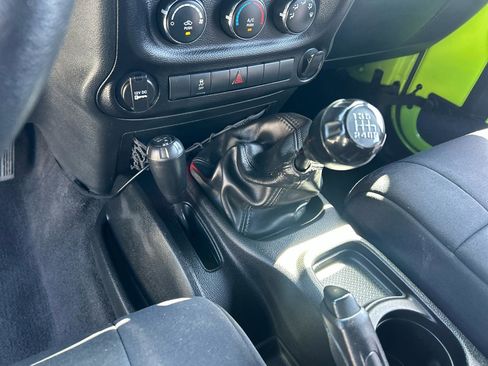 Used 2012 Jeep Wrangler Unlimited Sport image 15