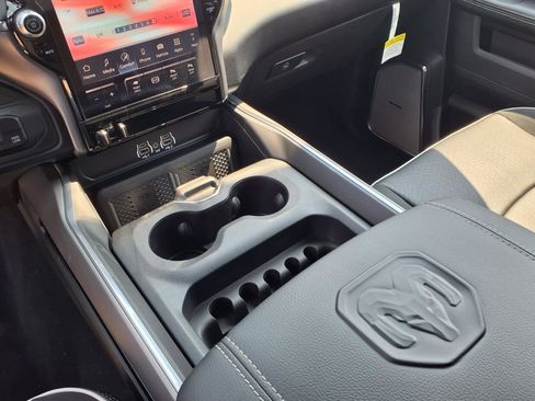 New 2026 RAM 2500 Laramie AWD/4WD image 13