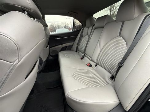 Used 2021 Toyota Camry SE image 14