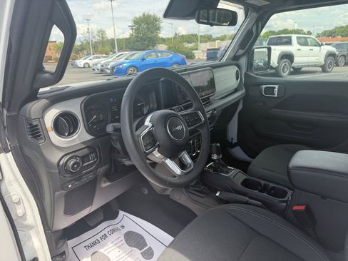 Used 2024 Jeep Wrangler Unlimited Sahara AWD/4WD image 13