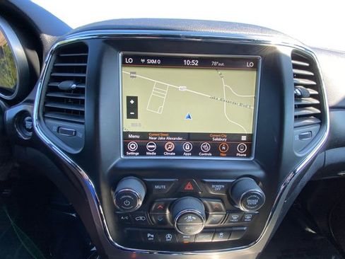 Used 2018 Jeep Grand Cherokee Altitude image 25