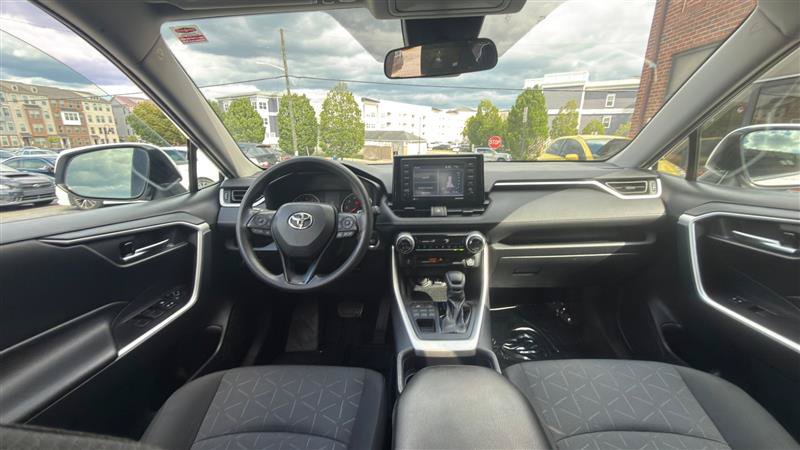 Used 2021 Toyota RAV4 XLE AWD/4WD image 24