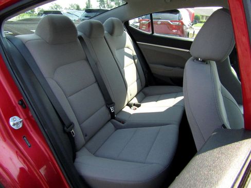 Used 2019 Hyundai Elantra SE image 24