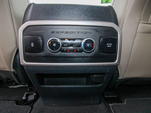 Used 2024 Ford Expedition Limited image 10