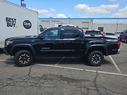 Used 2018 Toyota Tacoma TRD Off-Road AWD/4WD image 5