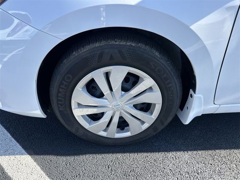 Used 2025 Nissan Versa S w/ Trunk Package image 10