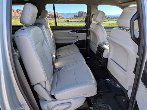 Used 2025 Jeep Wagoneer L 4WD w/ HD Trailer Tow Package image 18
