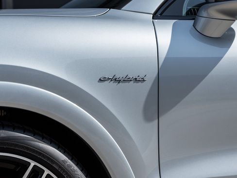 Certified 2025 Porsche Cayenne S image 17