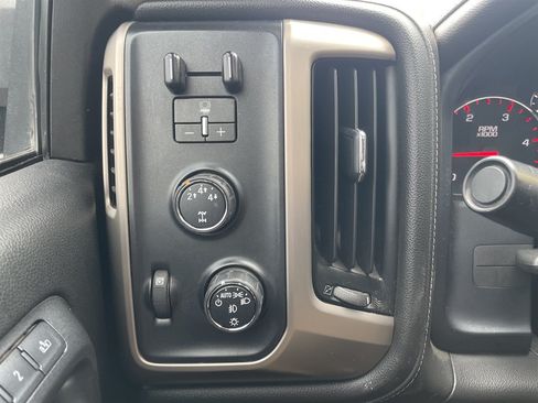 Used 2015 GMC Sierra 2500 Denali w/ Duramax Plus Package AWD/4WD image 37