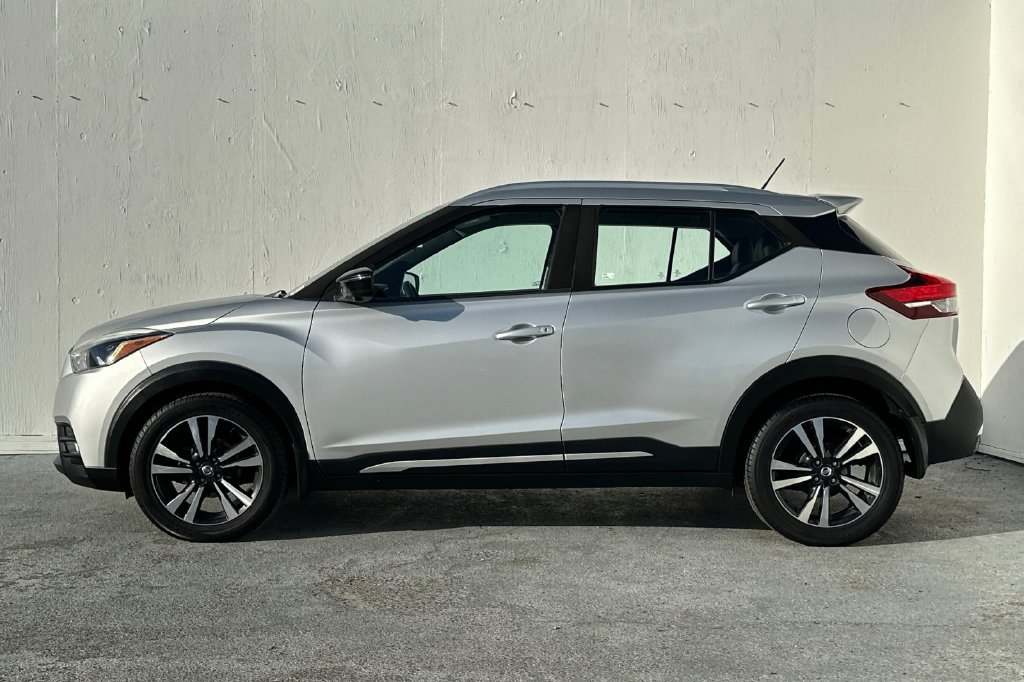 Used 2019 Nissan Kicks SR w/ SR Premium Package FWD image 6