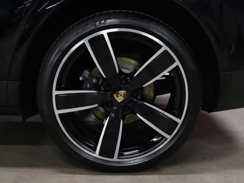 Used 2019 Porsche Cayenne image 38