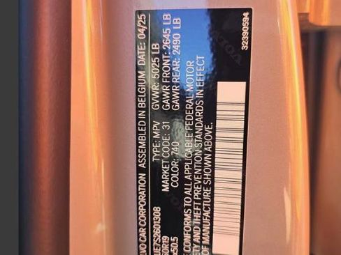 Used 2025 Volvo XC40 B5 Plus image 21