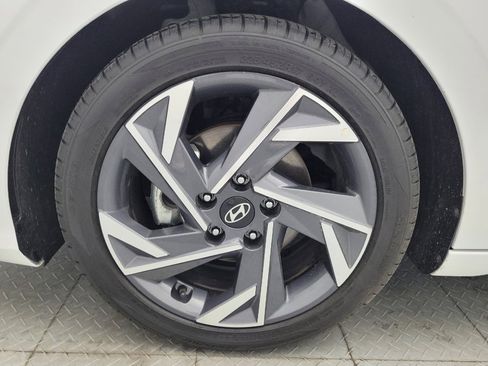Used 2025 Hyundai Elantra SEL FWD image 31