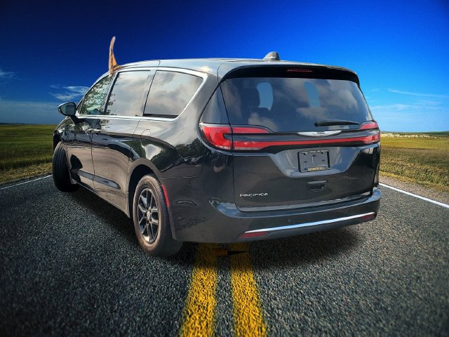 Used 2024 Chrysler Pacifica Touring-L FWD image 30