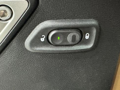 Used 2015 Jeep Wrangler Unlimited Sahara w/ Connectivity Group image 23