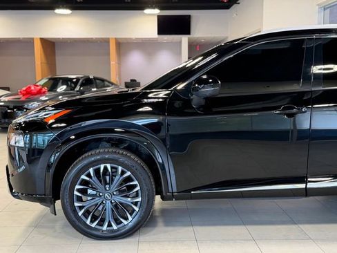 Used 2025 Nissan Rogue Platinum image 8